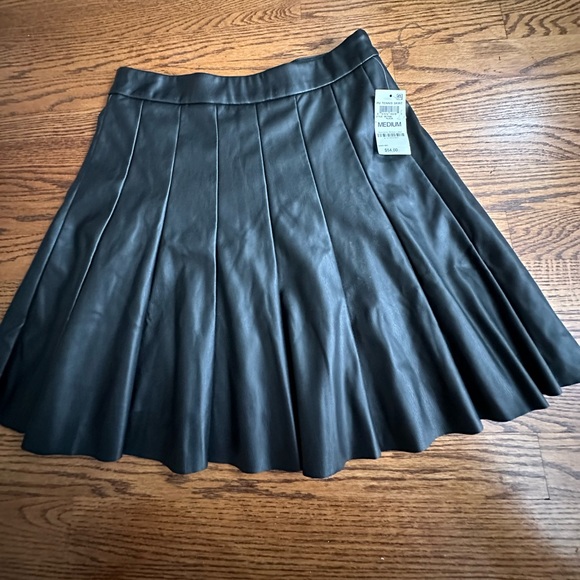 And now this Dresses & Skirts - And now this mini black skirt size medium